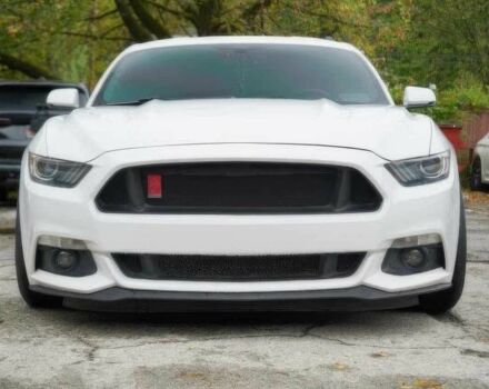 Белый Форд Мустанг, объемом двигателя 5 л и пробегом 73 тыс. км за 3900 $, фото 1 на Automoto.ua