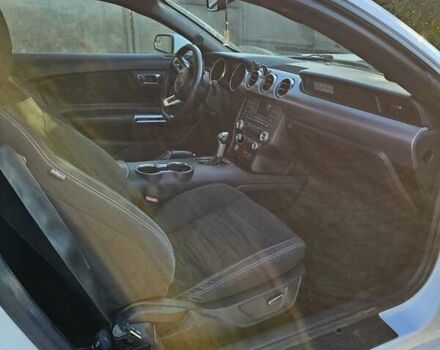 Форд Мустанг 2016 в Николаеве на Automoto.ua Белый Форд Мустанг, объемом двигателя 2.3 л и пробегом 159 тыс. км за 9999 $, фото 9 на Automoto.ua