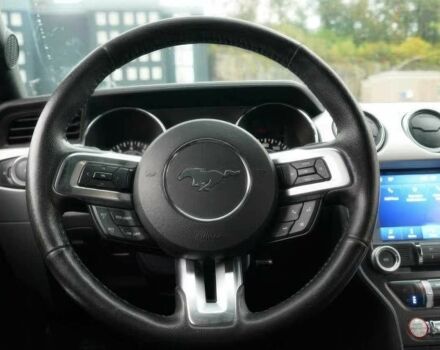 Белый Форд Мустанг, объемом двигателя 5 л и пробегом 73 тыс. км за 3900 $, фото 4 на Automoto.ua