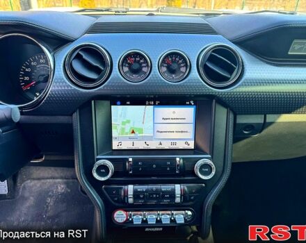 Белый Форд Мустанг, объемом двигателя 23 л и пробегом 73 тыс. км за 16200 $, фото 1 на Automoto.ua