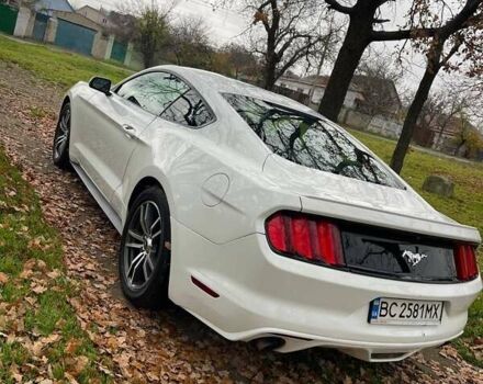 Белый Форд Мустанг, объемом двигателя 2.26 л и пробегом 240 тыс. км за 7200 $, фото 2 на Automoto.ua