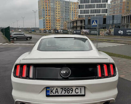 Белый Форд Мустанг, объемом двигателя 3.7 л и пробегом 98 тыс. км за 16000 $, фото 1 на Automoto.ua