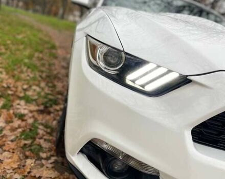 Белый Форд Мустанг, объемом двигателя 2.26 л и пробегом 240 тыс. км за 7200 $, фото 7 на Automoto.ua