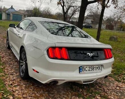 Белый Форд Мустанг, объемом двигателя 2.26 л и пробегом 240 тыс. км за 7200 $, фото 6 на Automoto.ua