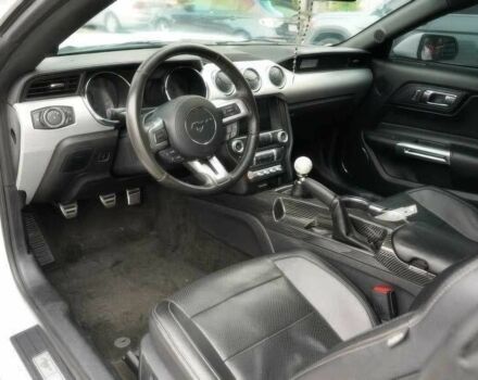 Белый Форд Мустанг, объемом двигателя 5 л и пробегом 73 тыс. км за 3900 $, фото 9 на Automoto.ua