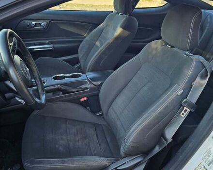 Форд Мустанг 2016 в Николаеве на Automoto.ua Белый Форд Мустанг, объемом двигателя 2.3 л и пробегом 159 тыс. км за 9999 $, фото 13 на Automoto.ua