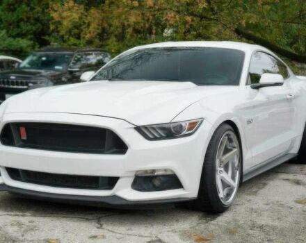 Белый Форд Мустанг, объемом двигателя 5 л и пробегом 73 тыс. км за 3900 $, фото 2 на Automoto.ua