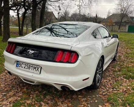 Белый Форд Мустанг, объемом двигателя 2.26 л и пробегом 240 тыс. км за 7200 $, фото 3 на Automoto.ua
