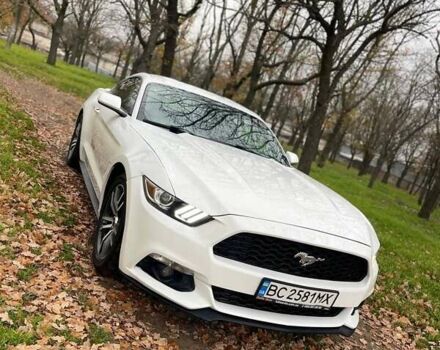 Белый Форд Мустанг, объемом двигателя 2.26 л и пробегом 240 тыс. км за 7200 $, фото 1 на Automoto.ua