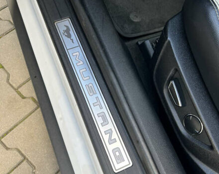 Белый Форд Мустанг, объемом двигателя 2.26 л и пробегом 102 тыс. км за 17900 $, фото 19 на Automoto.ua