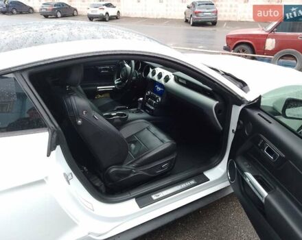 Форд Мустанг 2017 в Одессе на Automoto.ua Белый Форд Мустанг, объемом двигателя 2.3 л и пробегом 128 тыс. км за 18000 $, фото 28 на Automoto.ua