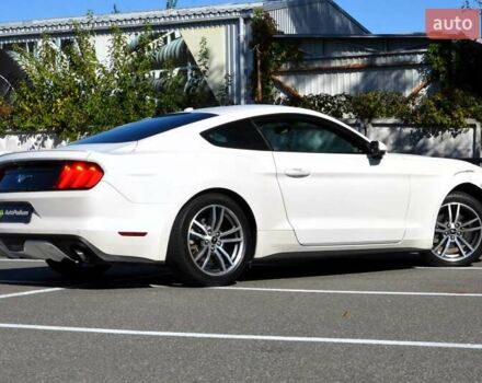 Белый Форд Мустанг, объемом двигателя 2.3 л и пробегом 140 тыс. км за 13999 $, фото 11 на Automoto.ua