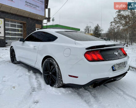 Белый Форд Мустанг, объемом двигателя 2.26 л и пробегом 82 тыс. км за 14800 $, фото 8 на Automoto.ua