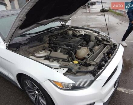 Форд Мустанг 2017 в Одессе на Automoto.ua Белый Форд Мустанг, объемом двигателя 2.3 л и пробегом 128 тыс. км за 18000 $, фото 6 на Automoto.ua