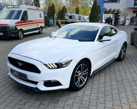 Белый Форд Мустанг, объемом двигателя 2.26 л и пробегом 102 тыс. км за 17900 $, фото 3 на Automoto.ua