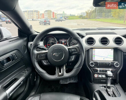 Белый Форд Мустанг, объемом двигателя 2.3 л и пробегом 100 тыс. км за 15900 $, фото 15 на Automoto.ua