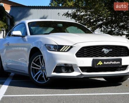 Белый Форд Мустанг, объемом двигателя 2.3 л и пробегом 140 тыс. км за 13999 $, фото 1 на Automoto.ua