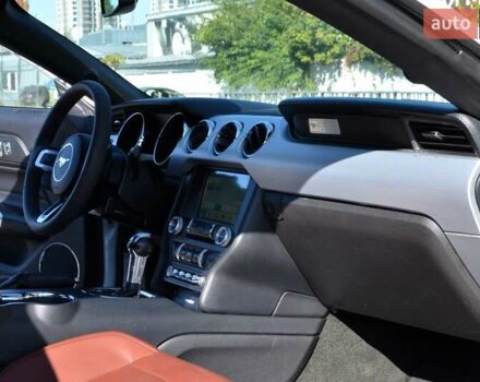 Белый Форд Мустанг, объемом двигателя 2.3 л и пробегом 140 тыс. км за 13999 $, фото 29 на Automoto.ua