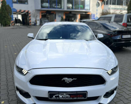 Белый Форд Мустанг, объемом двигателя 2.26 л и пробегом 102 тыс. км за 17900 $, фото 2 на Automoto.ua