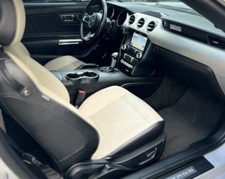 Белый Форд Мустанг, объемом двигателя 2.26 л и пробегом 102 тыс. км за 17900 $, фото 12 на Automoto.ua