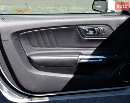 Білий Форд Мустанг, об'ємом двигуна 2.3 л та пробігом 140 тис. км за 12300 $, фото 19 на Automoto.ua