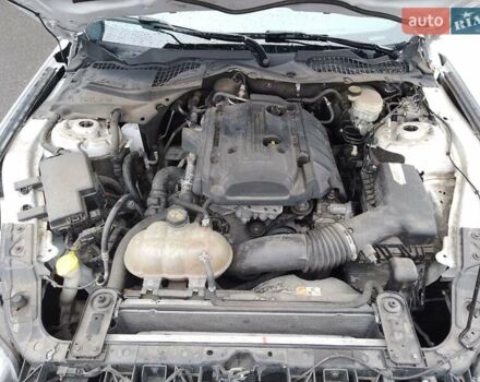 Форд Мустанг 2017 в Одессе на Automoto.ua Белый Форд Мустанг, объемом двигателя 2.3 л и пробегом 128 тыс. км за 18000 $, фото 9 на Automoto.ua