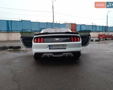 Форд Мустанг 2017 в Одессе на Automoto.ua Белый Форд Мустанг, объемом двигателя 2.3 л и пробегом 128 тыс. км за 18000 $, фото 12 на Automoto.ua
