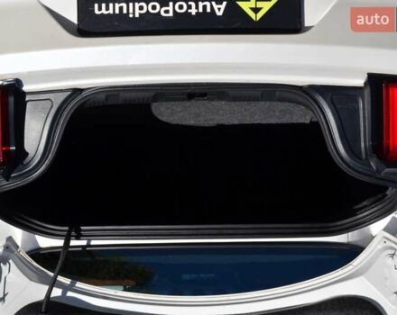 Белый Форд Мустанг, объемом двигателя 2.3 л и пробегом 140 тыс. км за 13999 $, фото 35 на Automoto.ua