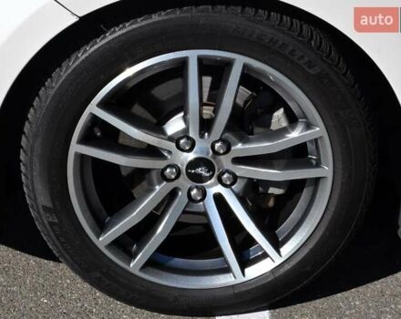 Білий Форд Мустанг, об'ємом двигуна 2.3 л та пробігом 140 тис. км за 12300 $, фото 16 на Automoto.ua