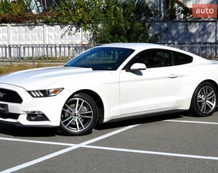 Білий Форд Мустанг, об'ємом двигуна 2.3 л та пробігом 140 тис. км за 12300 $, фото 5 на Automoto.ua