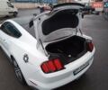Белый Форд Мустанг, объемом двигателя 2.3 л и пробегом 128 тыс. км за 18000 $, фото 2 на Automoto.ua