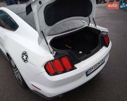 Форд Мустанг 2017 в Одессе на Automoto.ua Белый Форд Мустанг, объемом двигателя 2.3 л и пробегом 128 тыс. км за 18000 $, фото 4 на Automoto.ua