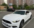 Белый Форд Мустанг, объемом двигателя 2.3 л и пробегом 149 тыс. км за 15900 $, фото 1 на Automoto.ua