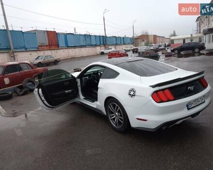 Форд Мустанг 2017 в Одессе на Automoto.ua Белый Форд Мустанг, объемом двигателя 2.3 л и пробегом 128 тыс. км за 18000 $, фото 11 на Automoto.ua