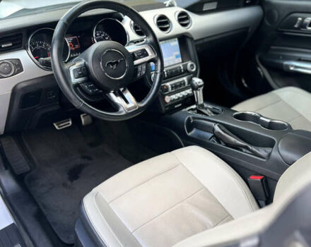 Белый Форд Мустанг, объемом двигателя 2.26 л и пробегом 102 тыс. км за 17900 $, фото 15 на Automoto.ua