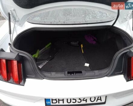 Форд Мустанг 2017 в Одессе на Automoto.ua Белый Форд Мустанг, объемом двигателя 2.3 л и пробегом 128 тыс. км за 18000 $, фото 3 на Automoto.ua