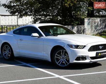 Белый Форд Мустанг, объемом двигателя 2.3 л и пробегом 140 тыс. км за 13999 $, фото 3 на Automoto.ua