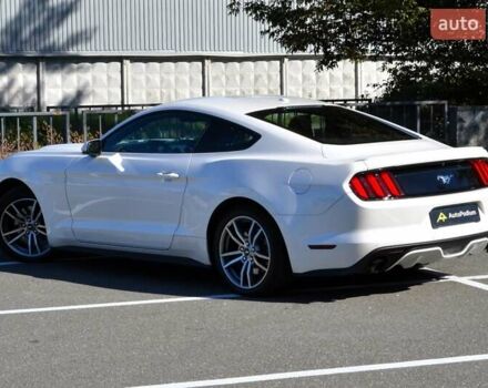 Белый Форд Мустанг, объемом двигателя 2.3 л и пробегом 140 тыс. км за 13999 $, фото 8 на Automoto.ua