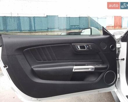 Форд Мустанг 2017 в Одессе на Automoto.ua Белый Форд Мустанг, объемом двигателя 2.3 л и пробегом 128 тыс. км за 18000 $, фото 26 на Automoto.ua