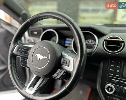 Белый Форд Мустанг, объемом двигателя 2.26 л и пробегом 82 тыс. км за 14800 $, фото 14 на Automoto.ua