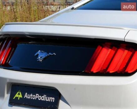 Білий Форд Мустанг, об'ємом двигуна 2.3 л та пробігом 140 тис. км за 12300 $, фото 13 на Automoto.ua