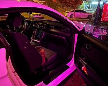 Белый Форд Мустанг, объемом двигателя 2.3 л и пробегом 91 тыс. км за 18900 $, фото 22 на Automoto.ua