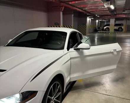 Белый Форд Мустанг, объемом двигателя 2.3 л и пробегом 91 тыс. км за 18900 $, фото 9 на Automoto.ua