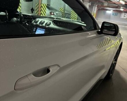 Белый Форд Мустанг, объемом двигателя 2.3 л и пробегом 91 тыс. км за 18900 $, фото 16 на Automoto.ua