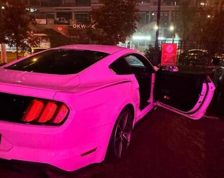 Белый Форд Мустанг, объемом двигателя 2.3 л и пробегом 91 тыс. км за 18900 $, фото 21 на Automoto.ua