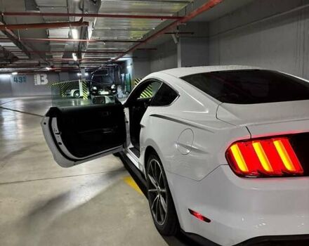 Белый Форд Мустанг, объемом двигателя 2.3 л и пробегом 91 тыс. км за 18900 $, фото 3 на Automoto.ua