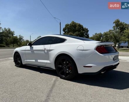 Білий Форд Мустанг, об'ємом двигуна 2.26 л та пробігом 52 тис. км за 24000 $, фото 4 на Automoto.ua