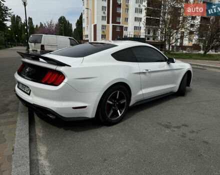 Білий Форд Мустанг, об'ємом двигуна 2.3 л та пробігом 39 тис. км за 22500 $, фото 4 на Automoto.ua