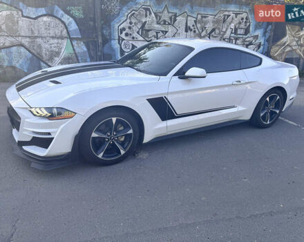 Белый Форд Мустанг, объемом двигателя 2.25 л и пробегом 64 тыс. км за 21000 $, фото 1 на Automoto.ua