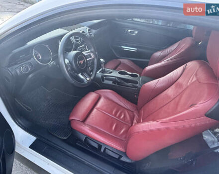 Белый Форд Мустанг, объемом двигателя 2.25 л и пробегом 64 тыс. км за 21000 $, фото 9 на Automoto.ua